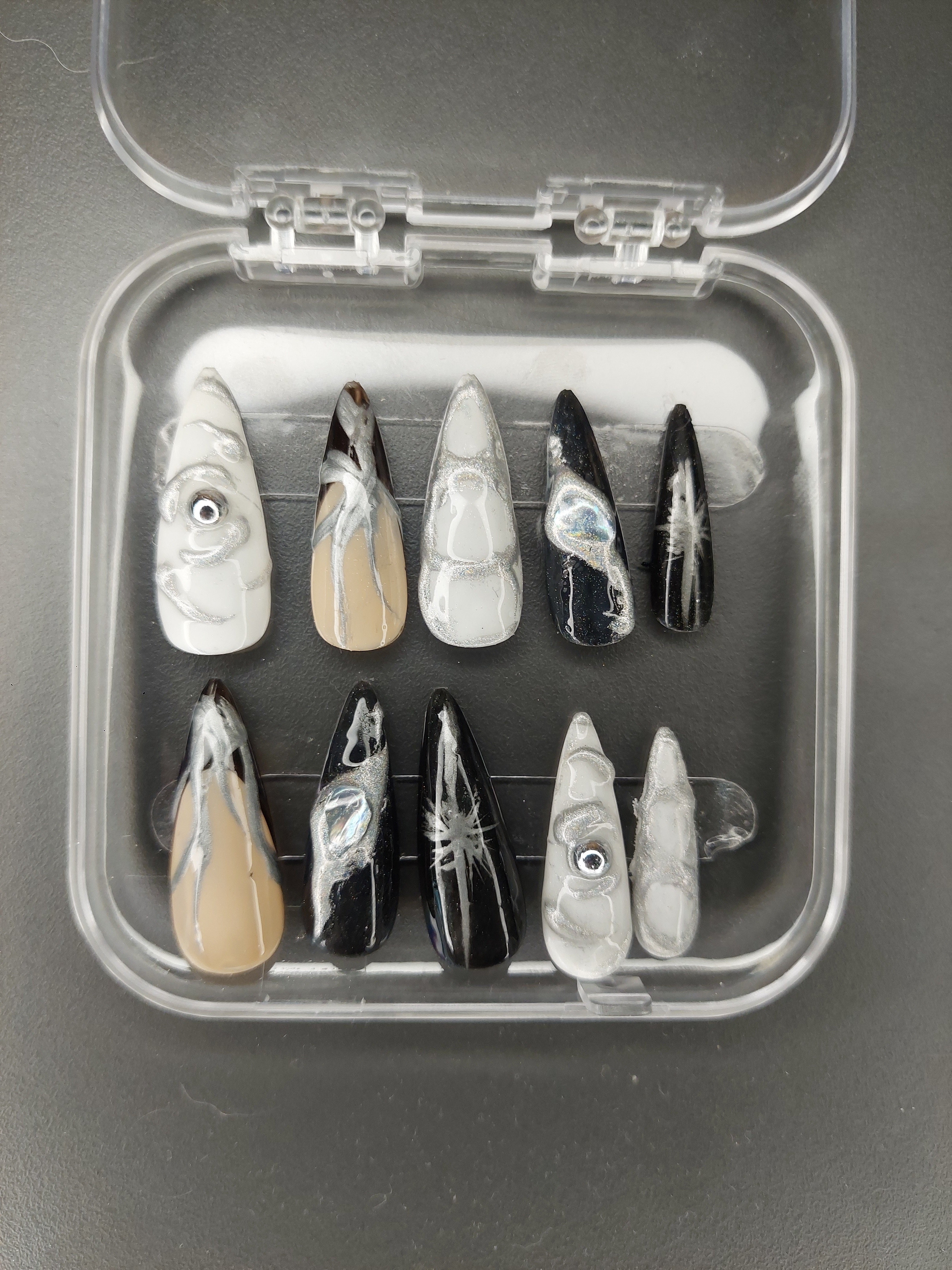 Press on nails