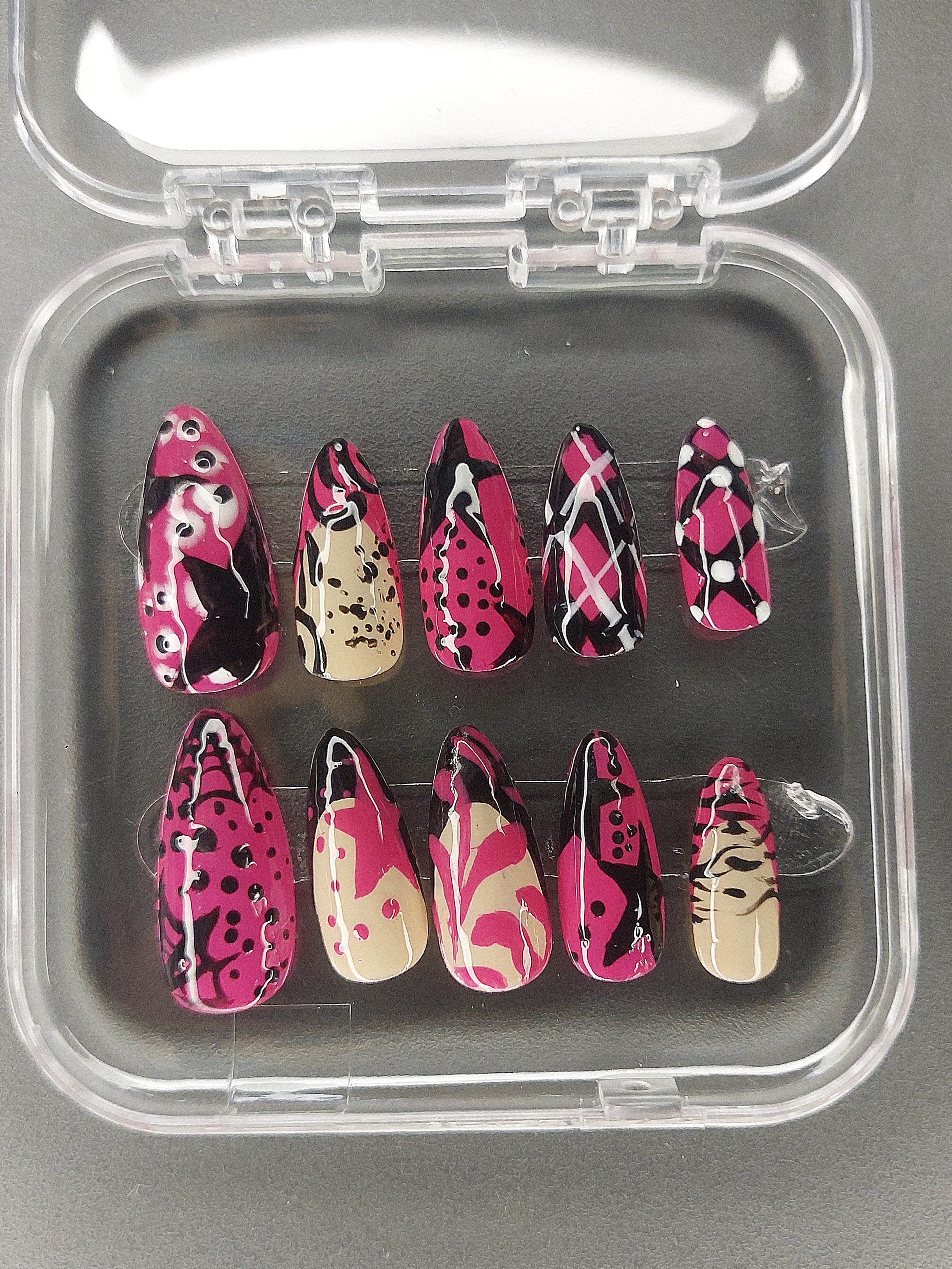 Press on nails