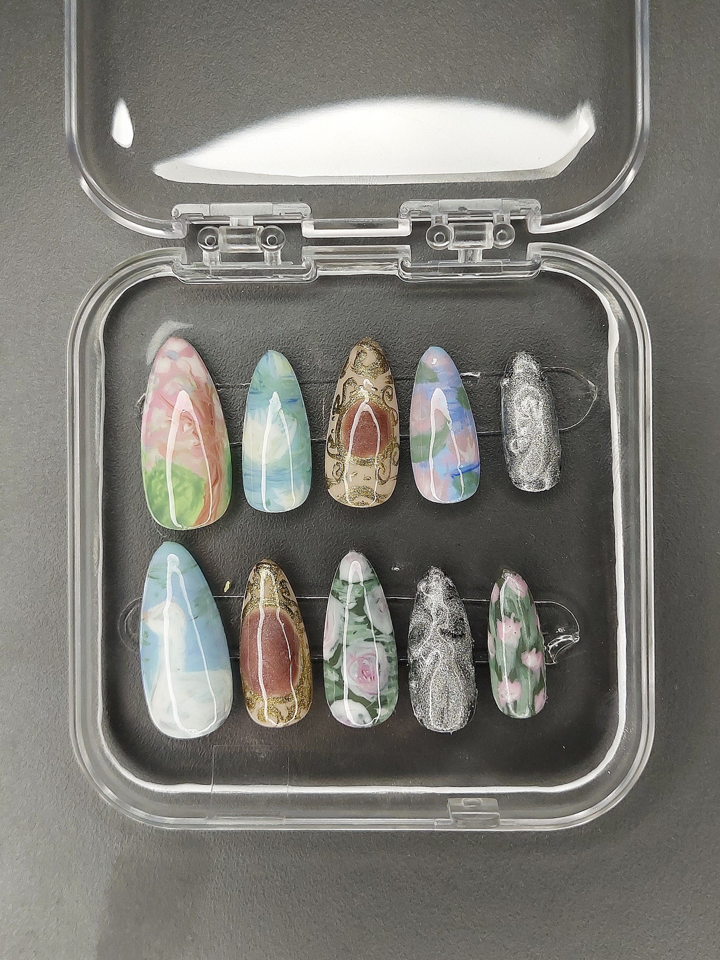 Press on nails