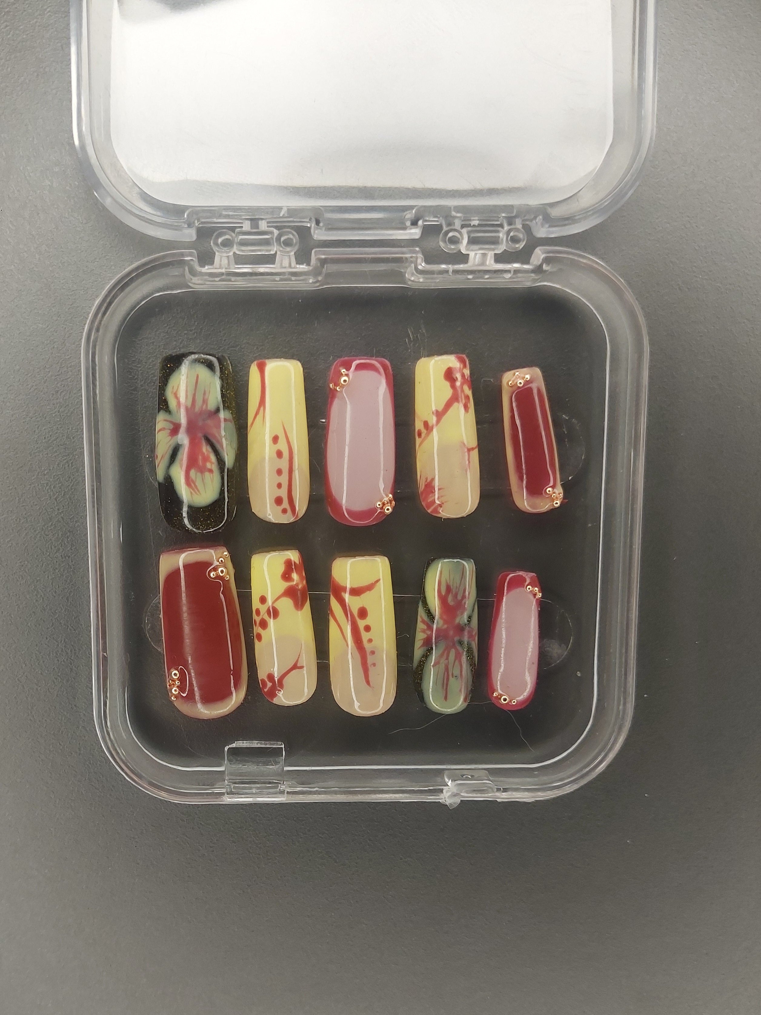 Press on nails