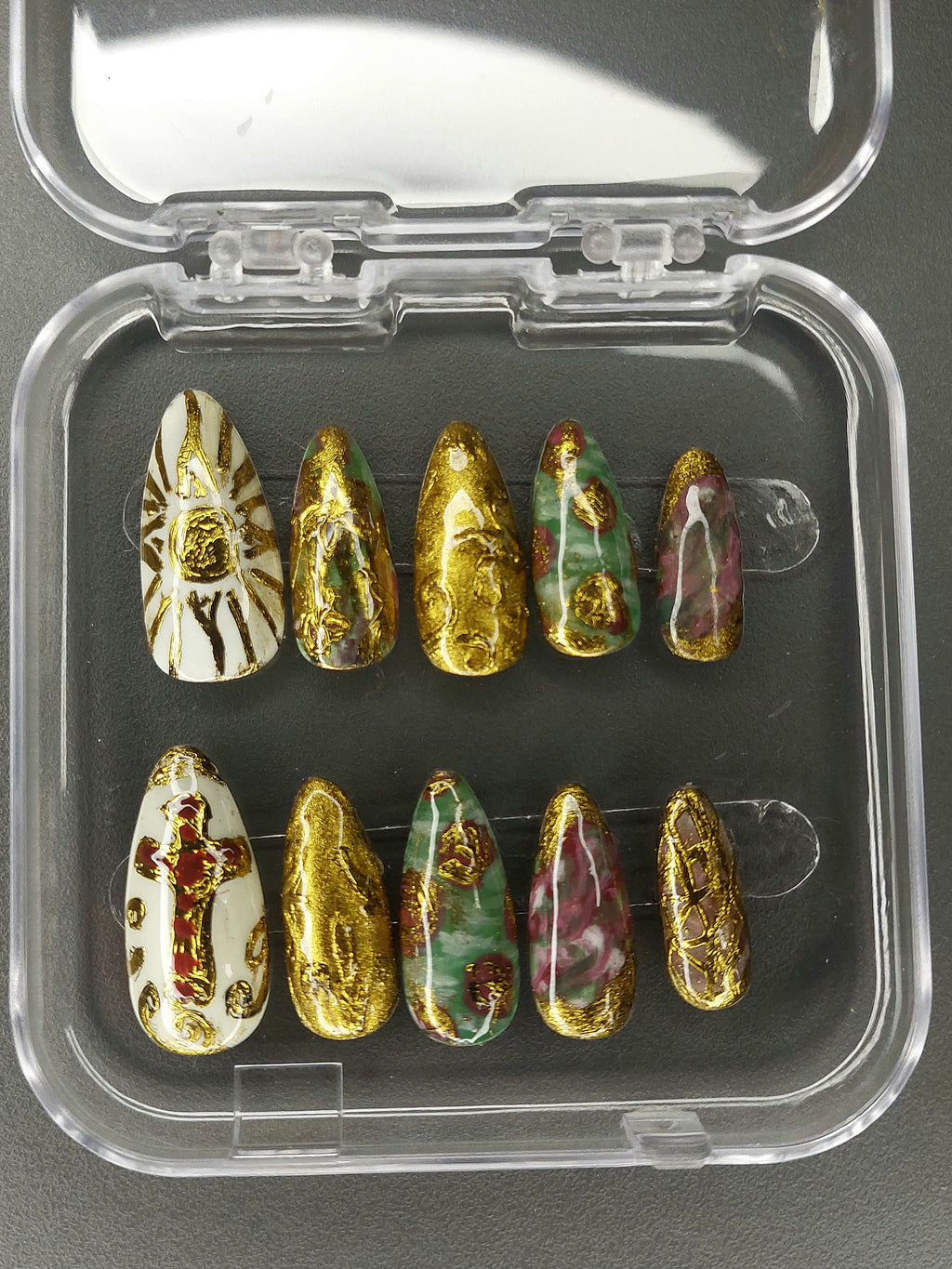 Press on nails