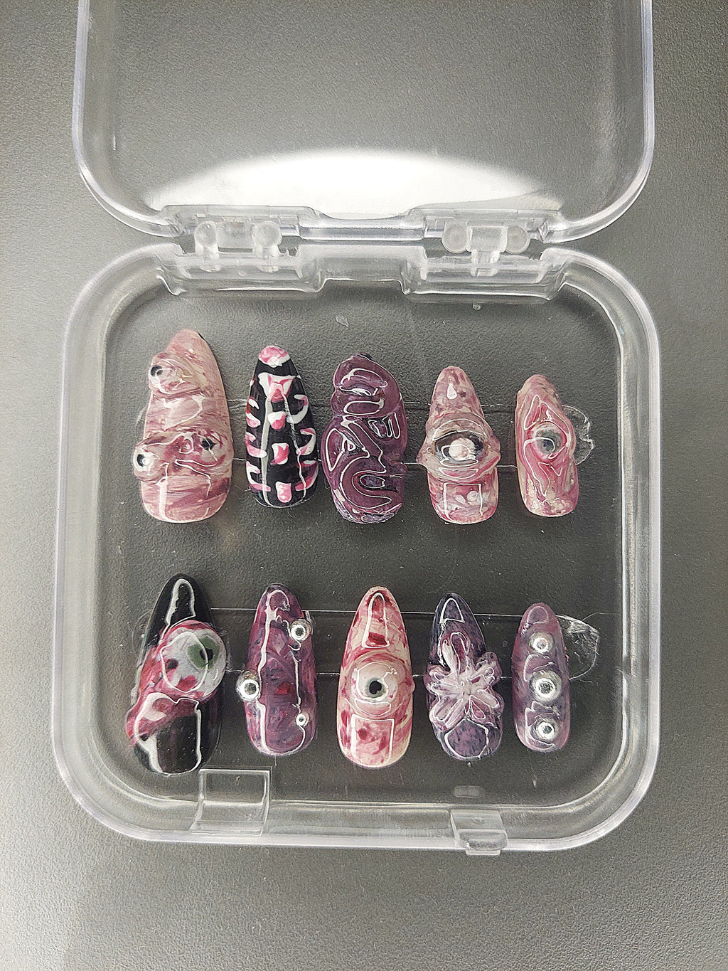 Press on nails